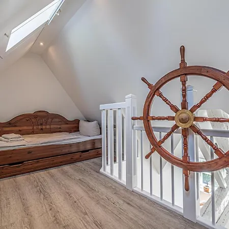 Fewo1846 - Dampfer Alexandra Ii - Urige Mit Zwei Schlafzimmern Am Nordermarkt Im Stadtzentrum