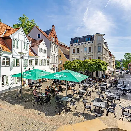 Fewo1846 - Dampfer Alexandra Ii - Urige Mit Zwei Schlafzimmern Am Nordermarkt Im Stadtzentrum *